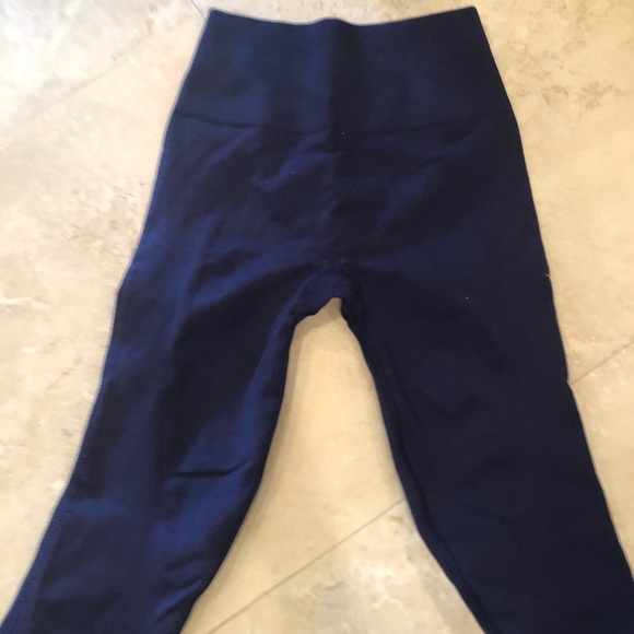 Lululemon flow and go tight - Picture 2 of 4